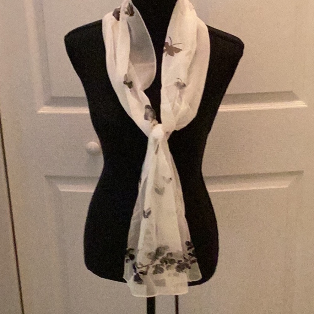 🖤NWOT Sheer Butterfly Scarf Closet Must Have 🖤